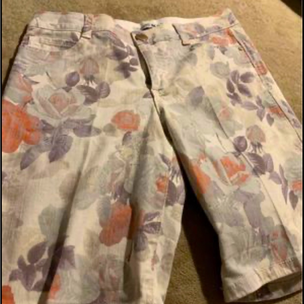 Code Bleu Womens’s designer Floral shorts size 10p